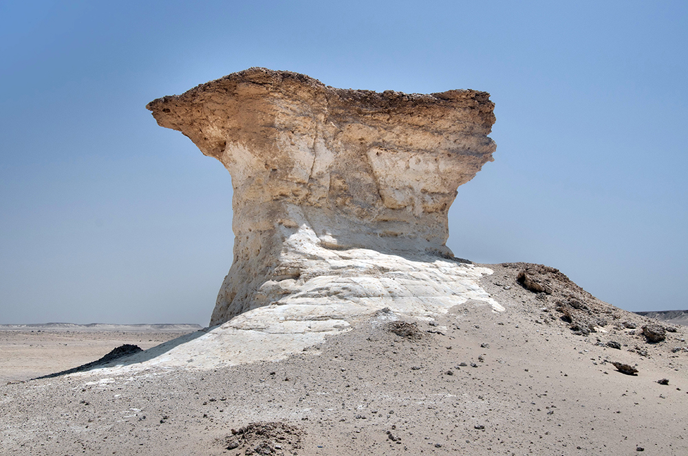 Bizarre paddestoel-formatie in de woestijn nabij Zekreet.